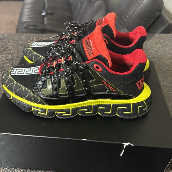 Versace - Picture 3 of 4